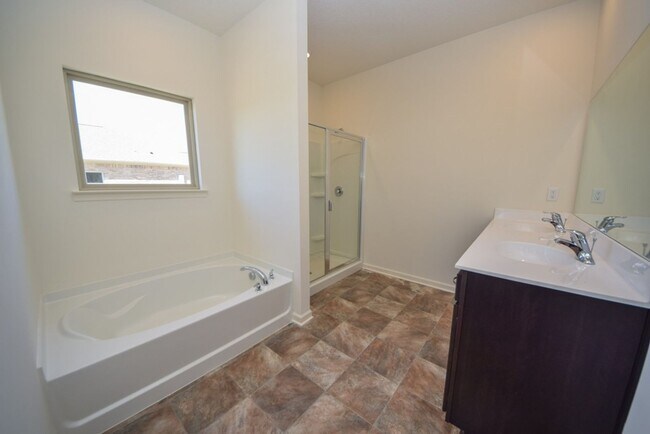 Building Photo - DR Horton built home in 2021; 4 bed, 2 bath home in Atoka.