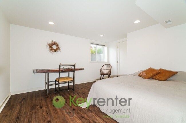Building Photo - Your West Seattle Retreat – Hot Tub, Firep...