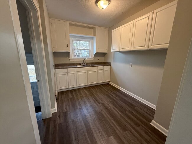 Building Photo - 95 Ellenwood Ave