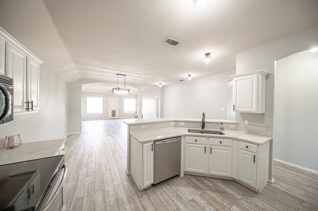 Building Photo - 2207 Medford Ct