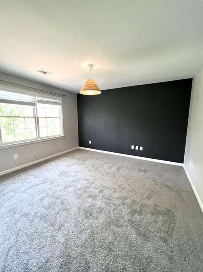 Building Photo - 145 Shoreline Walk