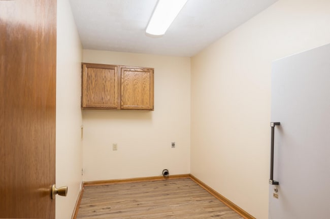 Building Photo - 1190 Duncan Rd