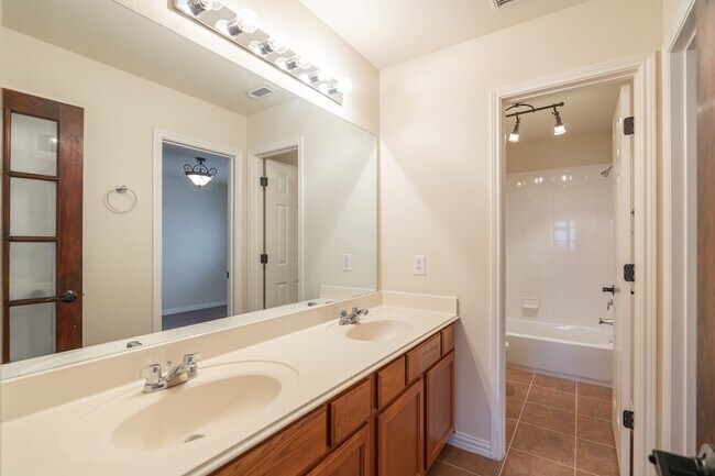 Building Photo - 21815 Grassy Hill Ln