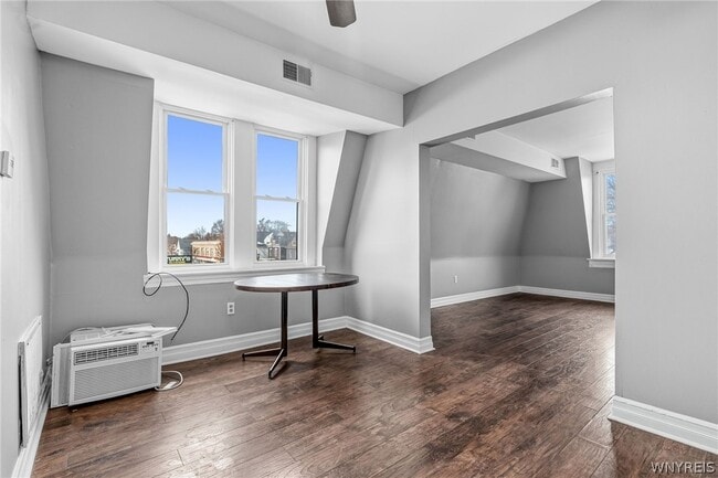 Building Photo - 2111 Seneca St