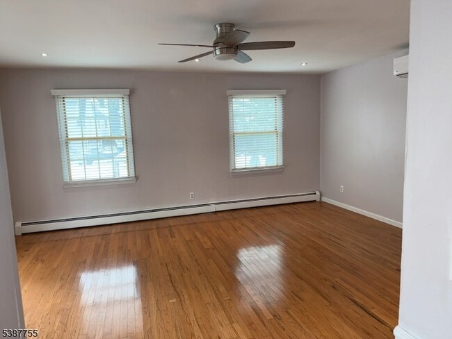 Building Photo - 134 Oak St
