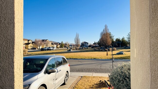 Building Photo - 3024 Oxbow Dr