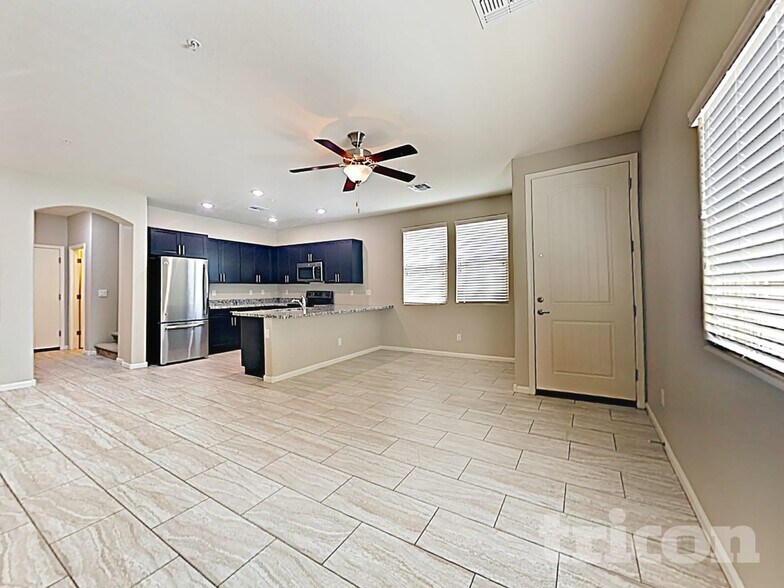 Building Photo - 12541 W Hummingbird Terrace