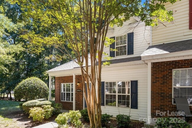 Building Photo - 10660 Holly Ridge Blvd
