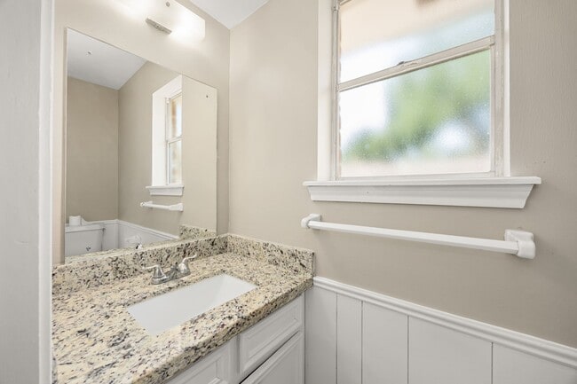 Building Photo - 5923 Pebble Springs Dr