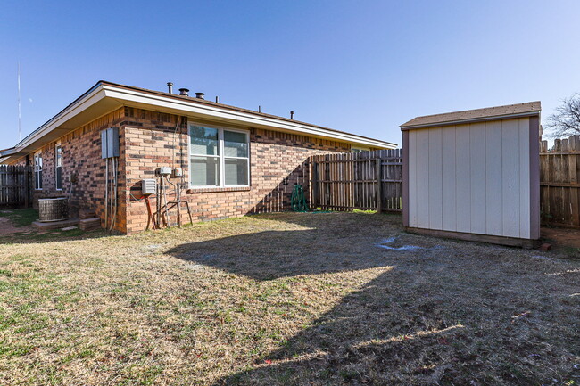 Building Photo - MOVE IN SPECIAL - HALF OFF 1ST MONTH RENT. Newly Remodeled Modern 2 bedroom with a garage