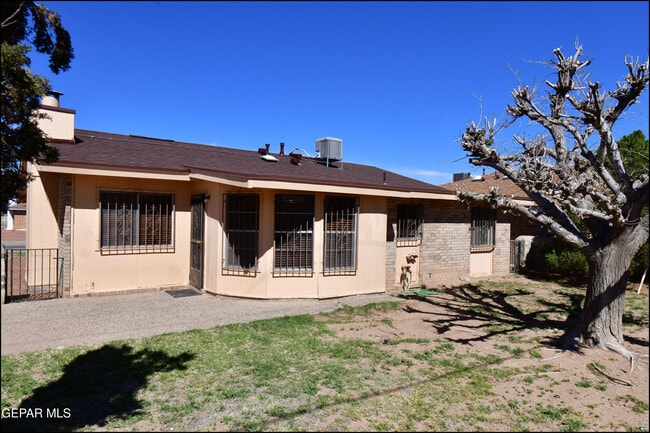 Building Photo - 4872 Maureen Cir