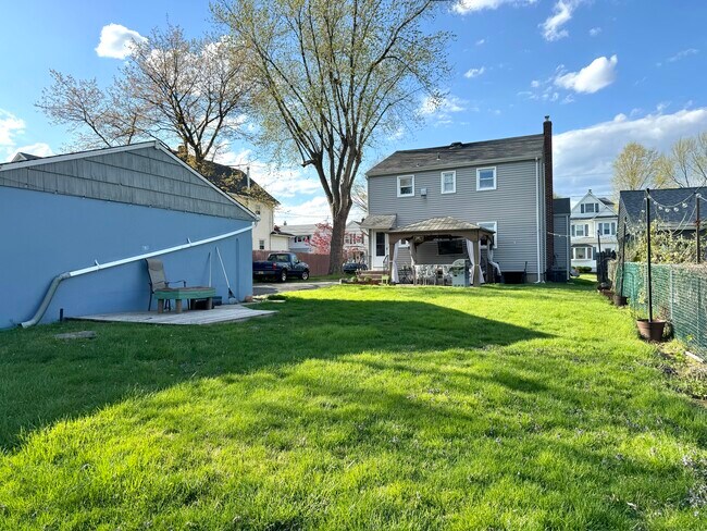 Building Photo - 249 3rd Ave
