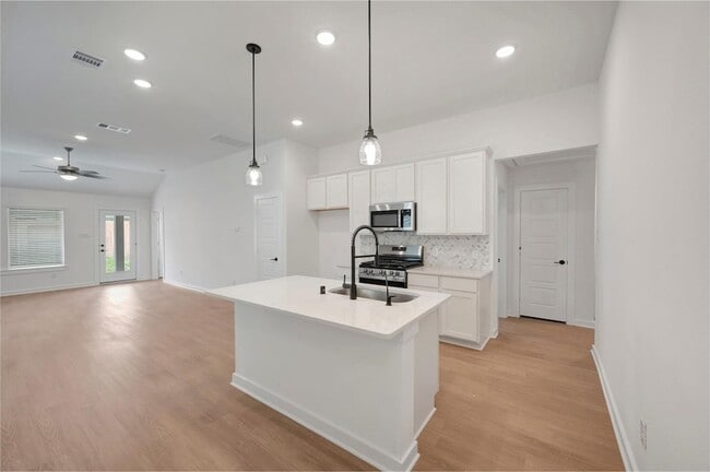 Building Photo - 32506 Lantana Flds Rd