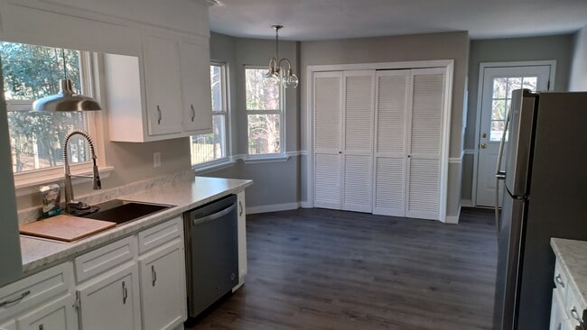 Building Photo - 521 Fairfield Way