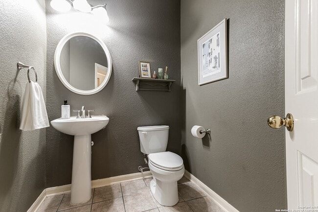 Building Photo - 2026 Thicket Trail Dr