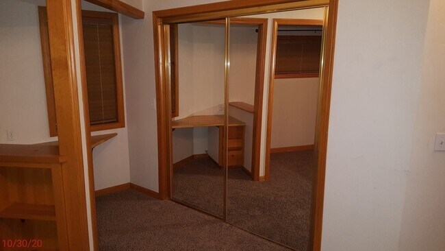 Building Photo - Spacious 4-Bedroom, 2-Bath Home ? Pet Frie...