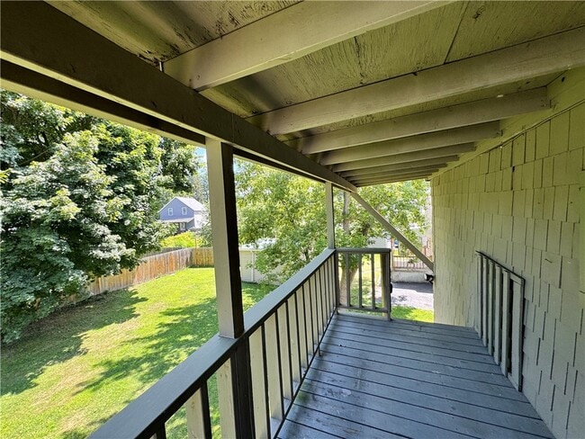 Building Photo - 345 Brewster St
