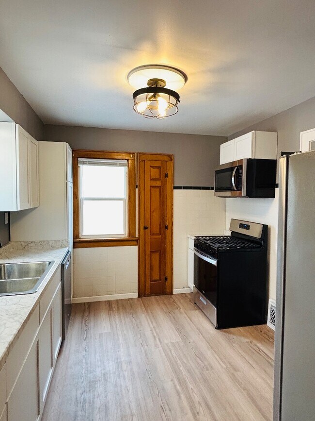 Building Photo - 7126 W Congress St