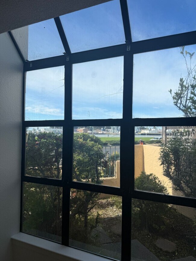 Building Photo - Mariners Landing Waterfront 1 Bed / 1 Bath Condo in Gated Community – Near Vallejo Ferry Building