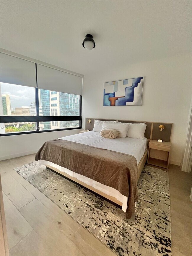 Building Photo - 225 N Miami Ave