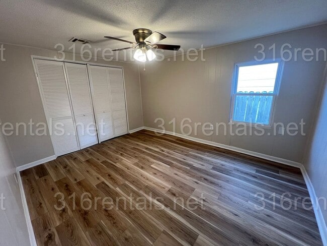 Building Photo - $1150 - **COMING SOON** 3 bed 1 bath - Single Family Home