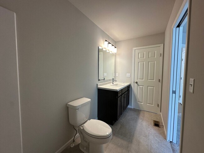 Building Photo - 4-Bedroom, 2-Bathroom Twin Home in South Fargo!