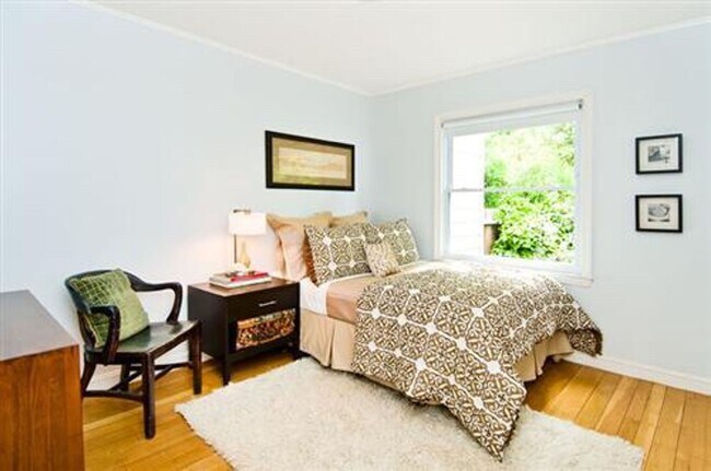 Building Photo - Ashbury Heights: Bright, Remodeled & Unfur...