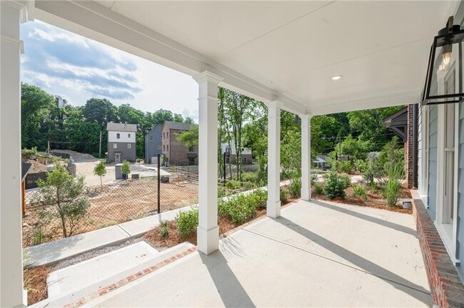 Building Photo - 3272 Stillwood Dr