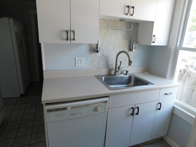 Building Photo - Spacious Colonial Walking Distance to Downtown Royal Oak