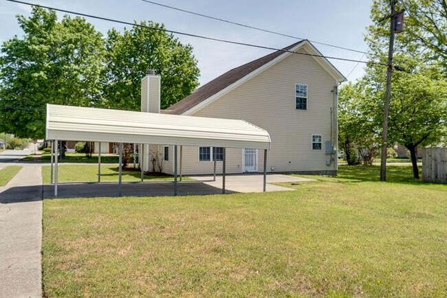 Building Photo - Beautiful Two Story Home in Old Hickory