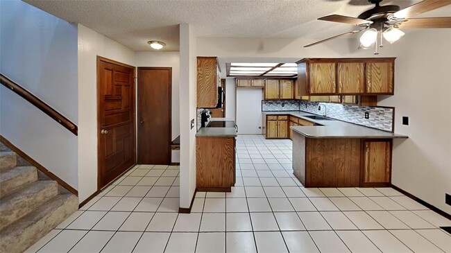 Building Photo - 4723 Hemlock Ln