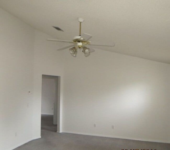 Building Photo - Easy access to shopping & interstate!
