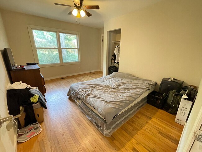 Building Photo - Big and Beautiful House with attached 1br ...