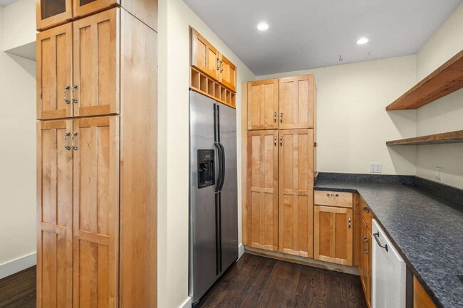 Building Photo - Charming Rustic 3-Bedroom + bonus rooms in Ashland, OR