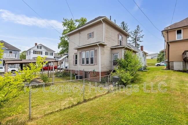 Building Photo - 100 Carpenter St