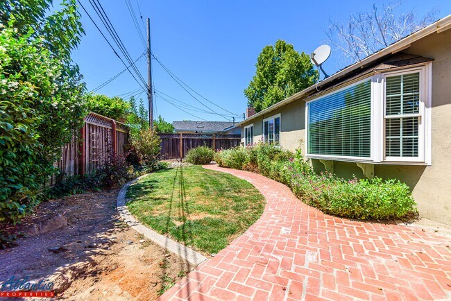 Building Photo - Beautiful Campbell Home | Desirable Location