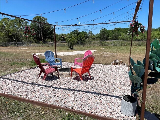 Building Photo - 675 N Romero St