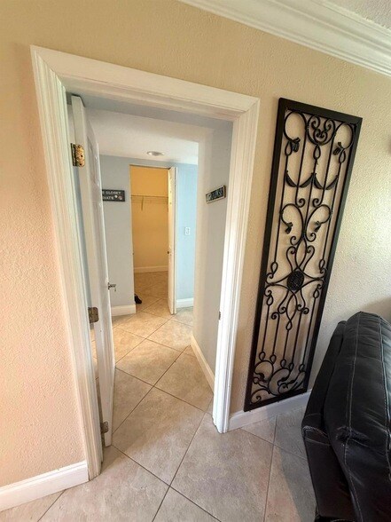 Building Photo - 2400 S Ocean Dr