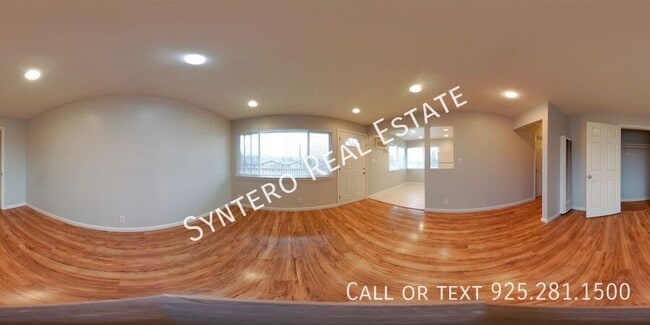 Building Photo - 1595 3rd Ave