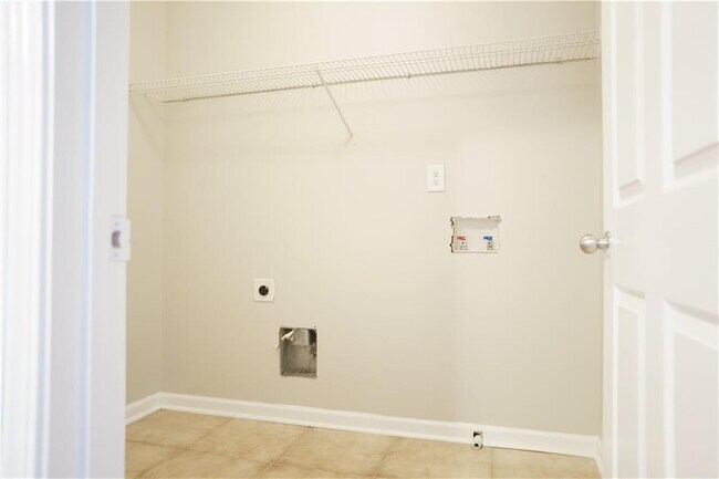 Building Photo - 2581 Southhaven Ln