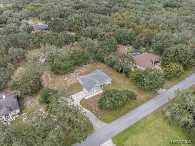 Building Photo - 320 N Fresno Ave