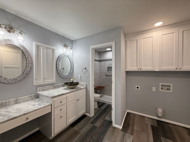 Building Photo - Beautifully Designed Home with Thoughtful ...