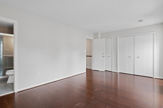 Building Photo - 9913 Longford Ct