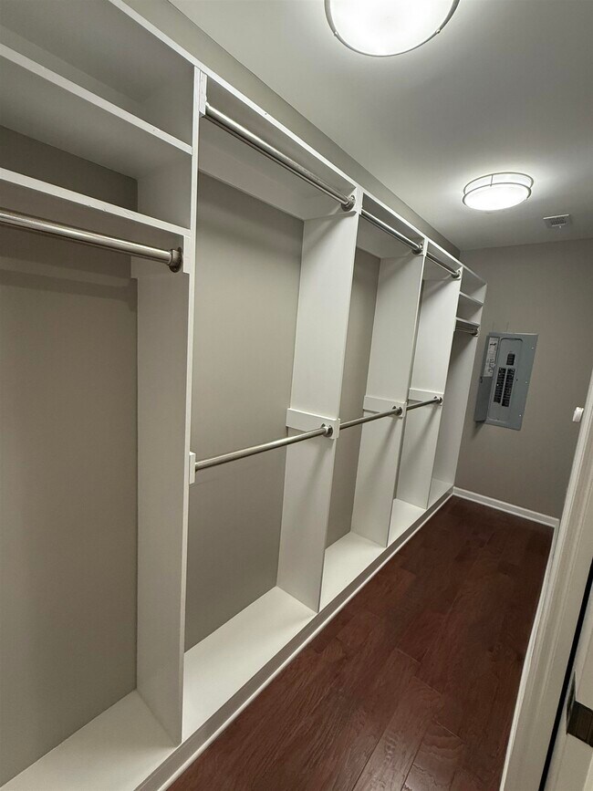 Building Photo - 2805 Morning Woods Dr