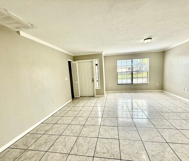 Building Photo - Single Family Home