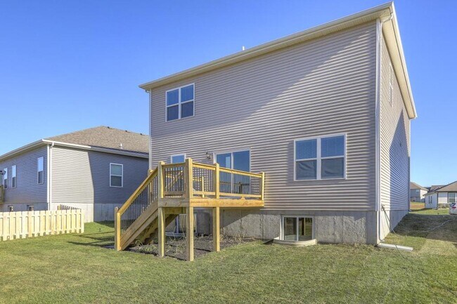 Building Photo - 1611 Maci St