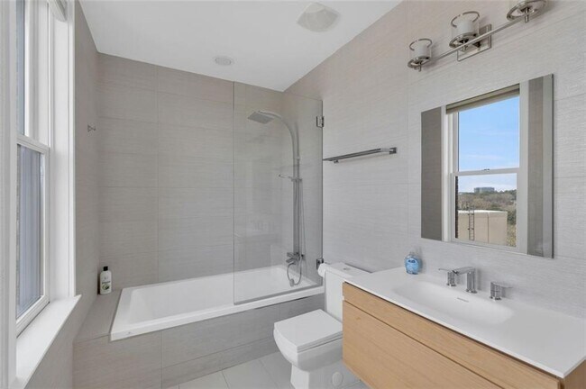 Building Photo - 2233 Peachtree Rd NE