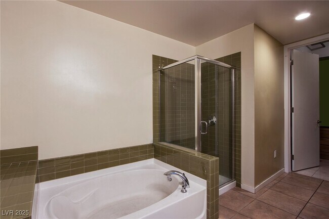 Building Photo - 353 E Bonneville Ave