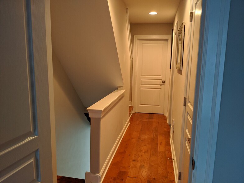 Building Photo - 624 Dudley St