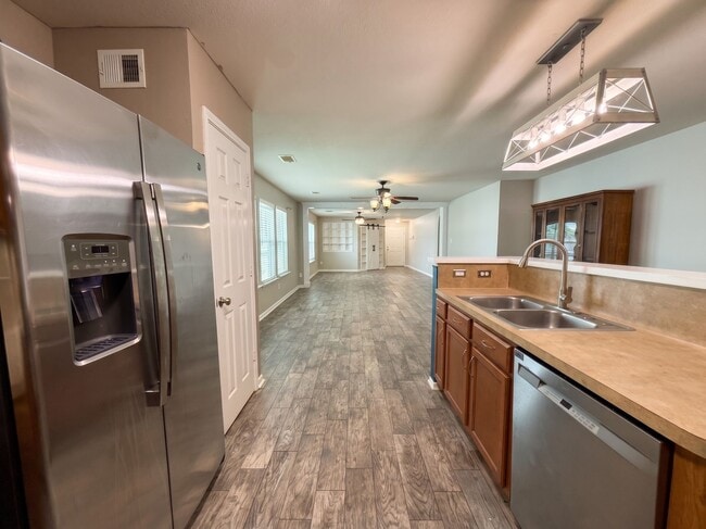 Building Photo - 8102 Sanders Glen Ln